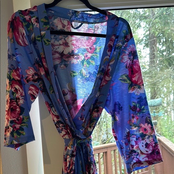 Floral Blue Labor/Delivery Robe - Picture 4 of 4